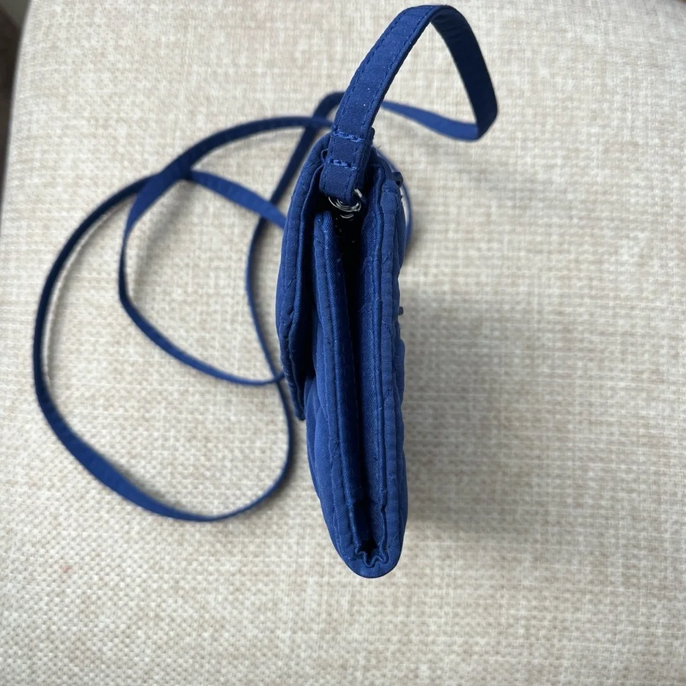 Vera Bradley crossbody navy blue quilted,EUC 7.5x4.5x.5”, clean, no stains ⬇️ - Picture 12 of 13